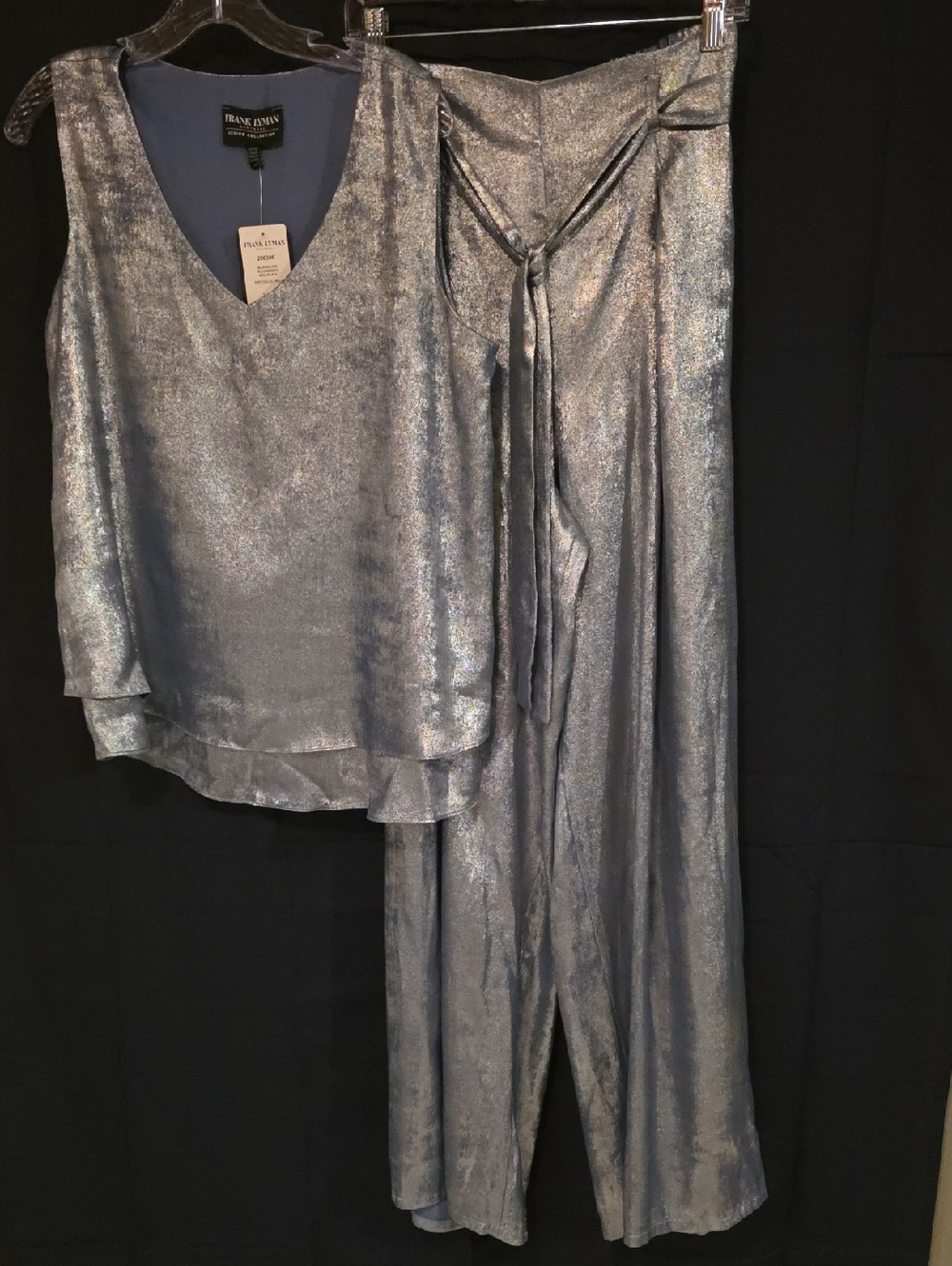 Frank Lyman Set Metallic Silver V-Neck Top An Pants with Navy Lining